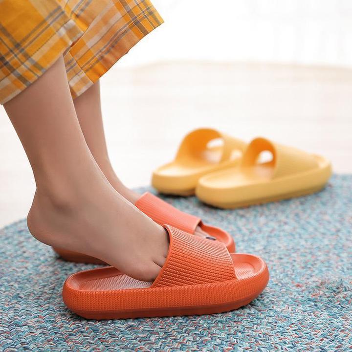 Cushioned Slide Sandlas