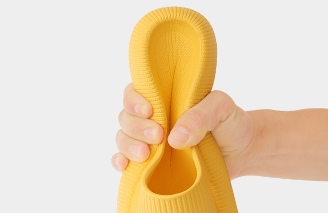 Cushioned Slide Sandlas