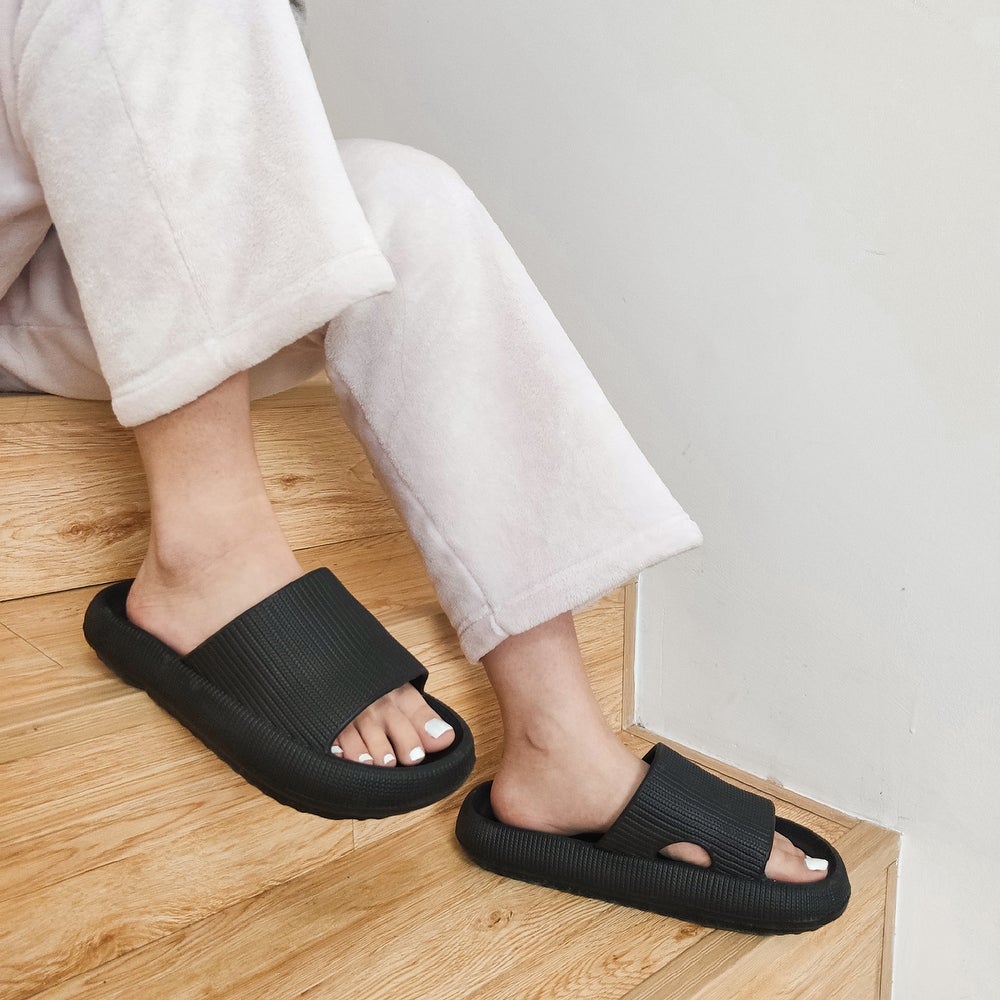 Cushioned Slide Sandlas