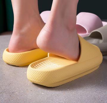 Cushioned Slide Sandlas
